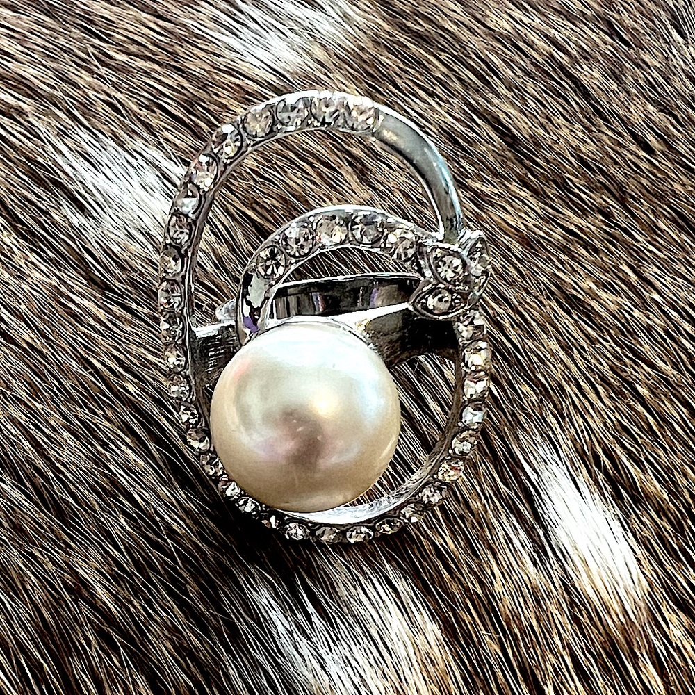 Silver and crystal statement ring - Picture 4 of 4